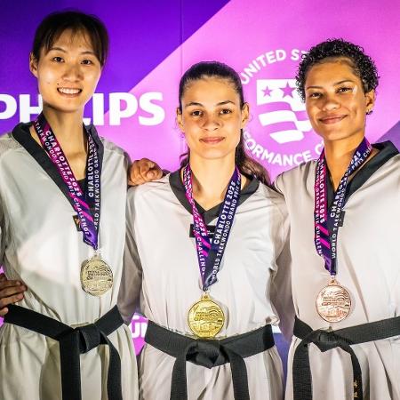 Maria Clara Pacheco, ao centro, é premiada no Grand Prix de Taekwondo Maria Clara Pacheco, ao centro, é premiada no Grand Prix de Taekwondo