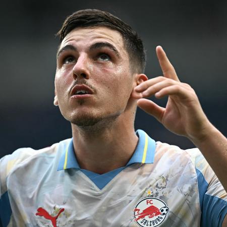 Oscar Gloukh, do Salzburg, celebra gol sobre o Pachuca em partida do Mundial - Paul ELLIS / AFP