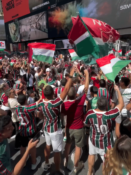 Torcida do Fluminense na Times Square, em Nova York, pro Mundial de Clubes Torcida do Fluminense na Times Square, em Nova York, pro Mundial de Clubes