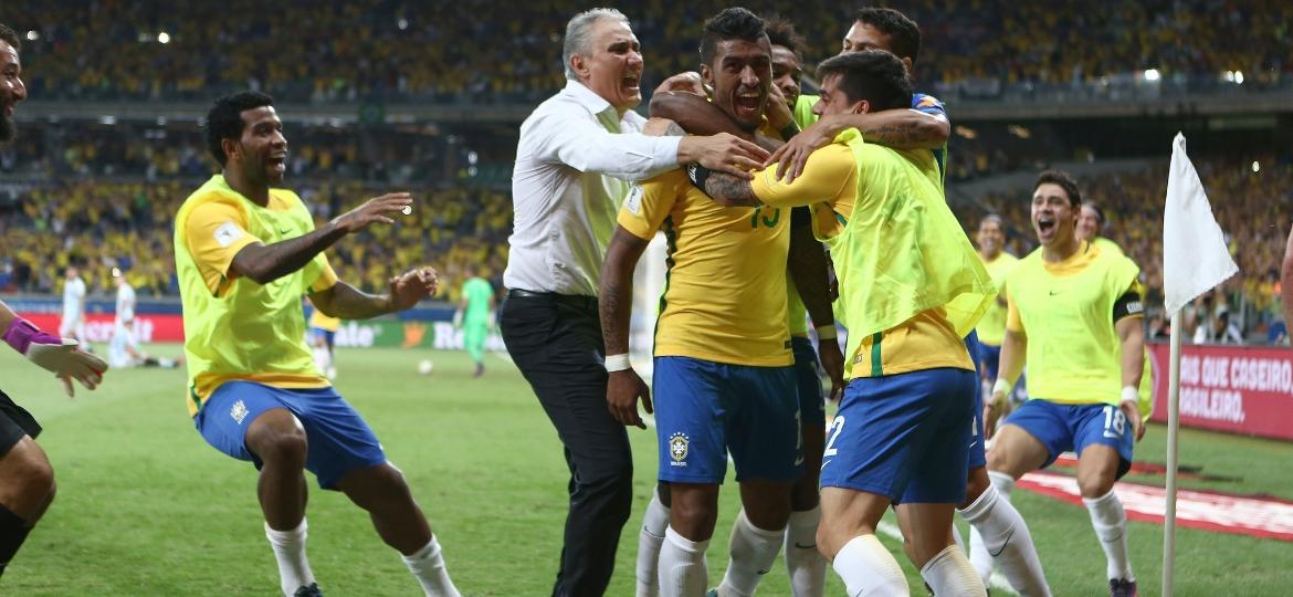 Comemoração de Tite na vitória por 3 a 0 contra Argentina nas Eliminatórias para a Copa de 2018 ficou famosa - Lucas Figueiredo/CBF