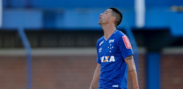 Meia entrou no segundo tempo, mas não conseguiu ajudar o Cruzeiro a reagir em campo - Eduardo Valente/AGIF