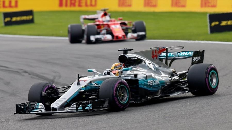 Hamilton lidera a prova na Bélgica, com Vettel em segundo - Reuters
