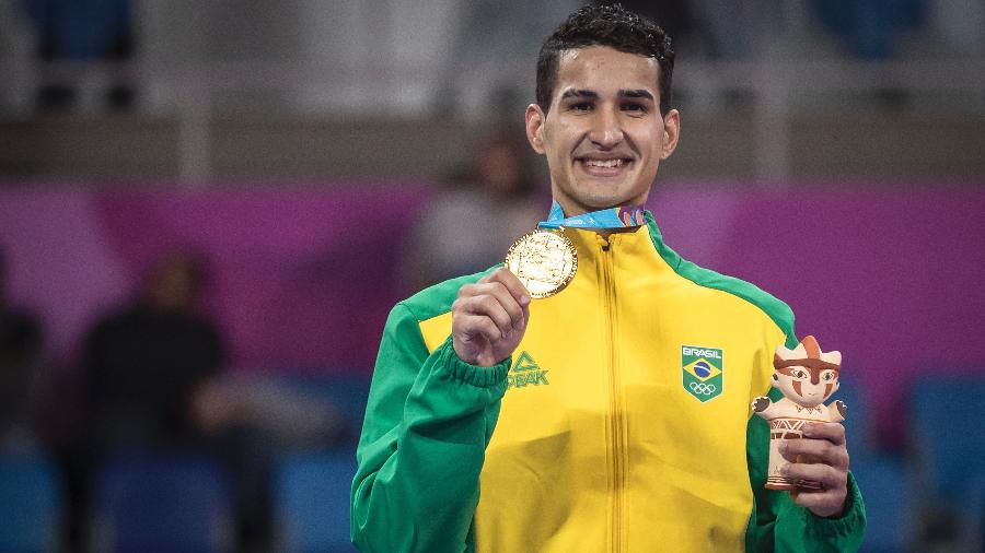  Edival Marques, o Netinho, exibe medalha de ouro do taekwondo 68kg do Pan-2019 - Jonne Roriz/COB