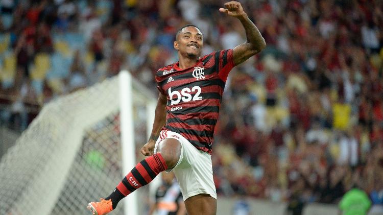 Vitinho pede fico de Jesus e diz viver sonhando com vaga