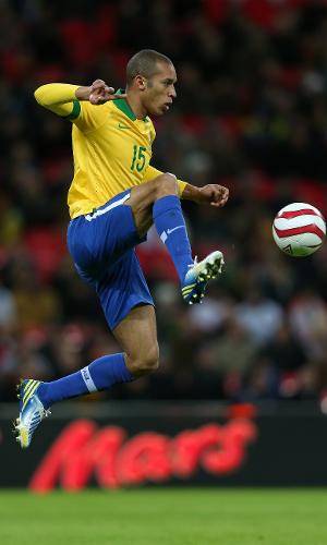 Miranda, zagueiro, com a camisa da seleção brasileira em amistoso contra a Inglaterra em fevereiro de 2013
