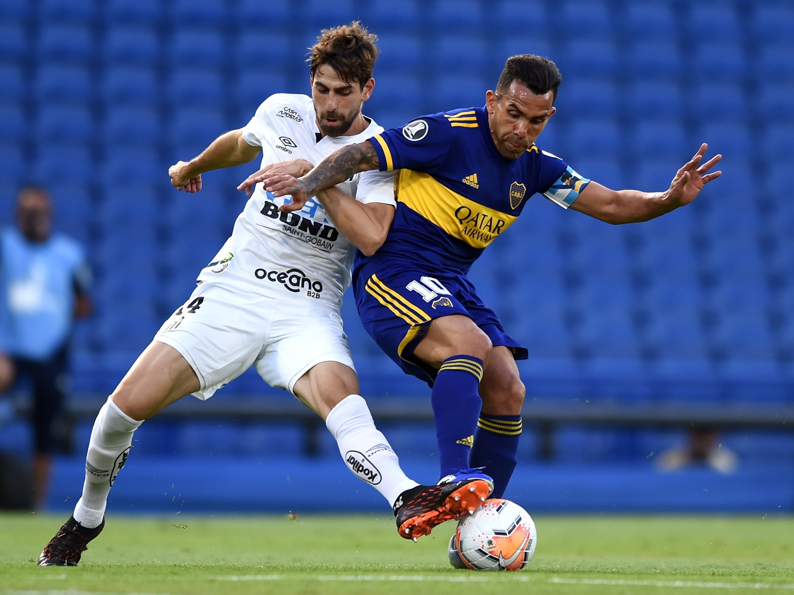 Foi rebaixado com o Santos e agora pode abandonar o clube para jogar no  Boca Juniors