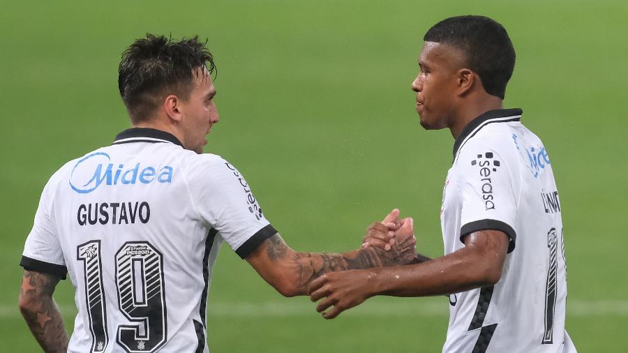 Corinthians de Léo Natel e Gustavo Mosquito teve vitória importante na busca pela Libertadores - Marcello Zambrana/AGIF