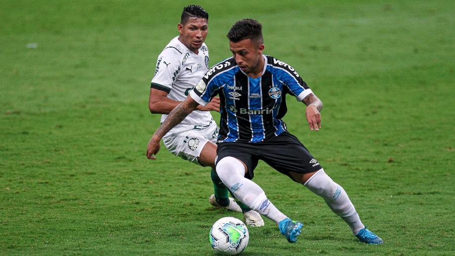 Matheus Henrique (Grêmio) e Rony (Palmeiras) durante a final da Copa do Brasil 2020 - Fernando Alves/AGIF