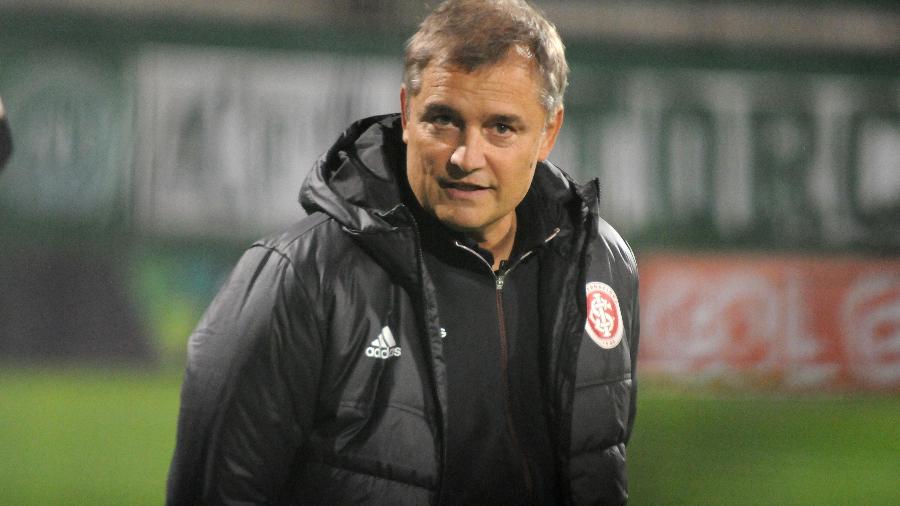 Técnico Diego Aguirre durante a vitória do Internacional diante da Chapecoense - TARLA WOLSKI/FUTURA PRESS/ESTADÃO CONTEÚDO