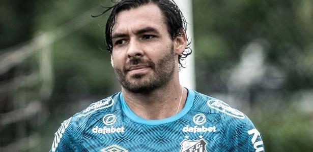 Goulart marca pela primeira vez e Santos volta a vencer no