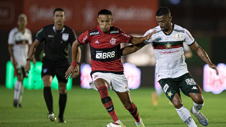 Lázaro em ação pelo Flamengo diante da Portuguesa-RJ - Jorge Rodrigues/AGIF 