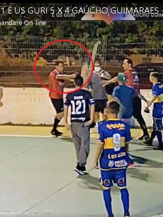 Jogar futebol com pistola na cintura, Esportes