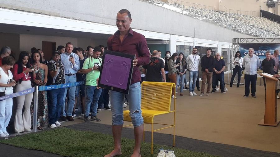 Cafu, ex-lateral da seleção brasileira, coloca os pés na Calçada da Fama do Maracanã - Alexandre Araújo / UOL Esporte