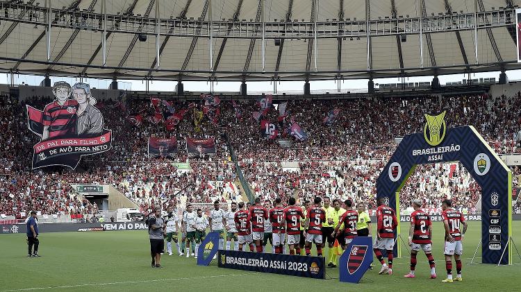 Mosaico em homenagem a Filipe Luís feito pela torcida do Flamengo