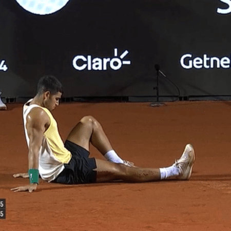 Carlos Alcaraz, após torcer tornozelo no Rio Open