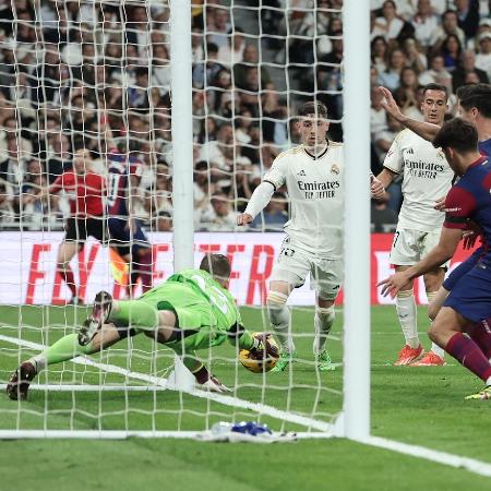 Lance polêmico no clássico entre Real Madrid e Barcelona
