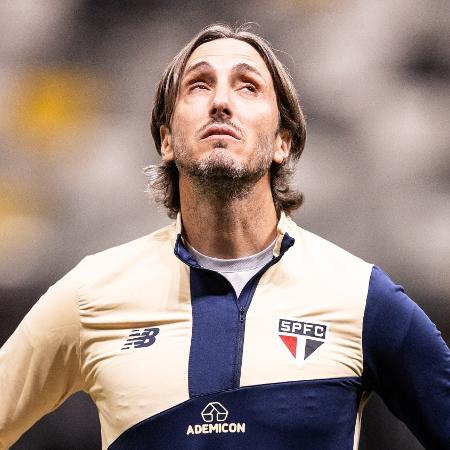 Luis Zubeldía, técnico do São Paulo, durante jogo contra o Atlético-MG - VICTOR MONTEIRO /W9 PRESS/ESTADÃO CONTEÚDO