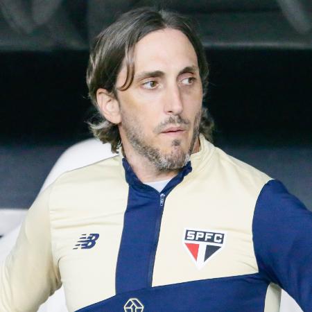 Luis Zubeldía, técnico do São Paulo, durante jogo contra o Fortaleza, pelo Brasileirão