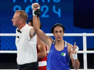 Vítima de polêmica, argelina vai à final do boxe em Paris: "orgulhosa"