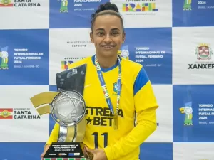 Futsal permitiu a Camila fazer faculdade e agora ela é a melhor do mundo