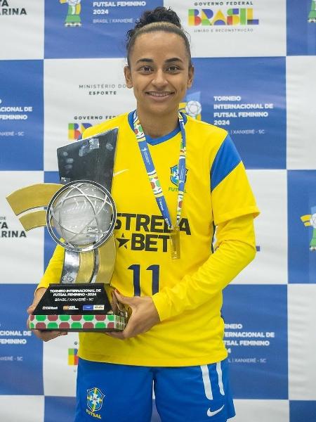 Camila Costa foi eleita a melhor jogadora de futsal do mundo - DUTRA FOTOGRAFIA ESPORTIVA