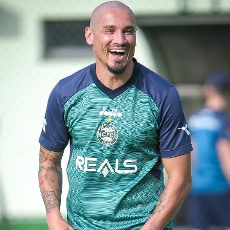 Maicon, zagueiro do Coritiba, durante treino da equipe