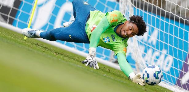 Hugo Souza celebra chance na seleção contra o Japão: 'Trabalhei a vida inteira por isso'