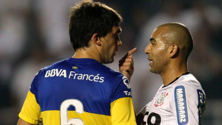 Caruzzo e Emerson se encaram durante a final entre Corinthians e Boca Juniors - Nacho Doce/Reuters