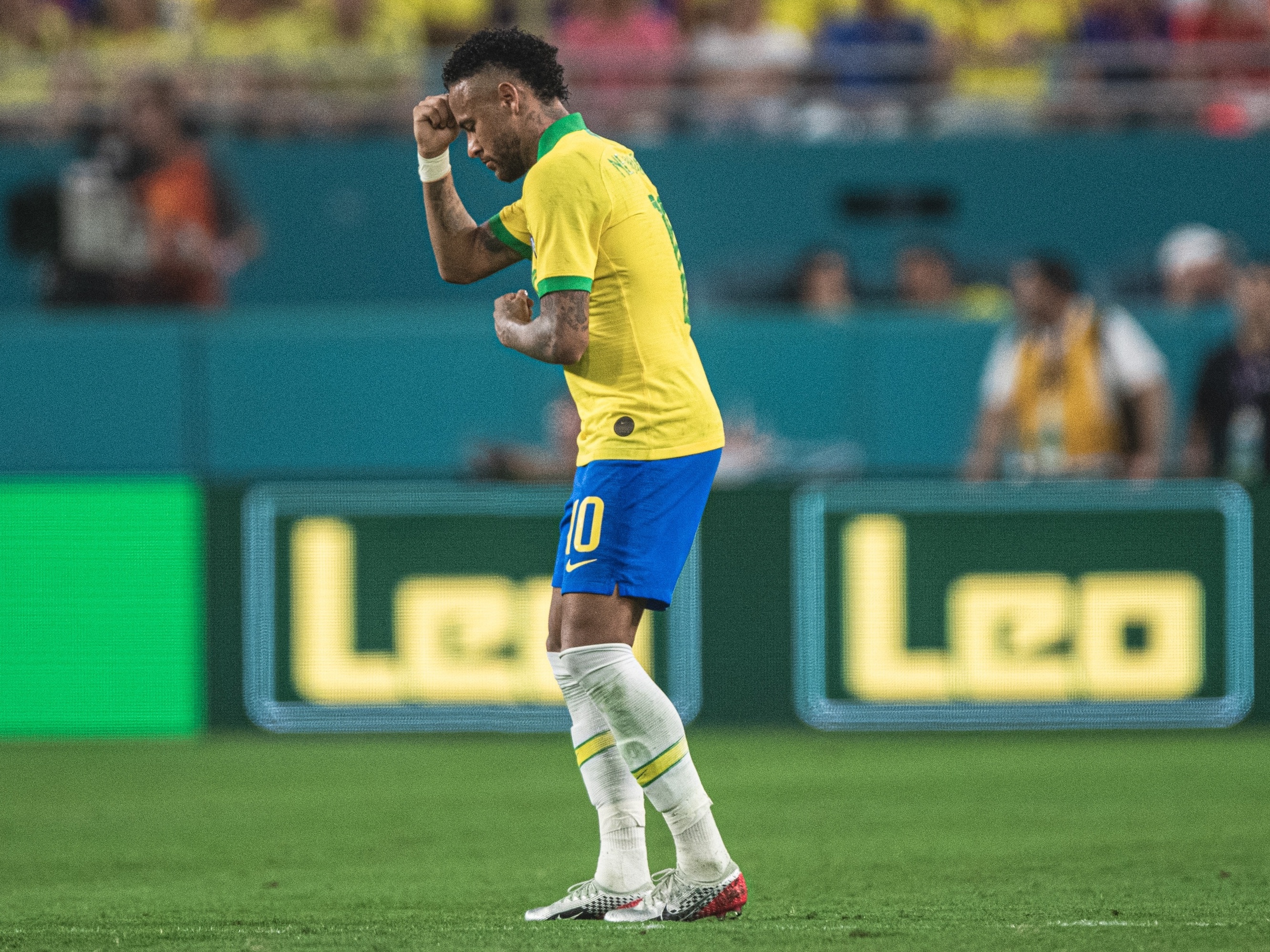 Neymar marca em retorno, e Brasil empata amistoso com a Colômbia