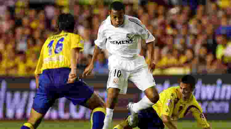 Robinho em ação em 2005, em sua estreia pelo Real Madrid, no gramado do Carranza - Denis Doyle/Getty Images