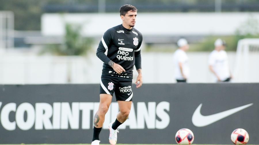Fagner voltou aos treinos com bola no CT Joaquim Grava  - Rodrigo Coca/ Ag. Corinthians 