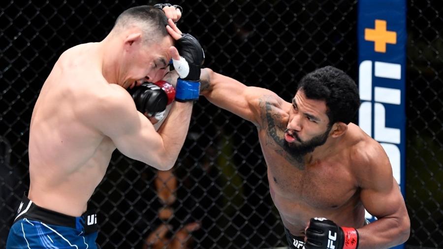 Rafael Alves é derrotado por Damir Ismaguloy no UFC Vegas 27 - Chris Unger/Zuffa LLC