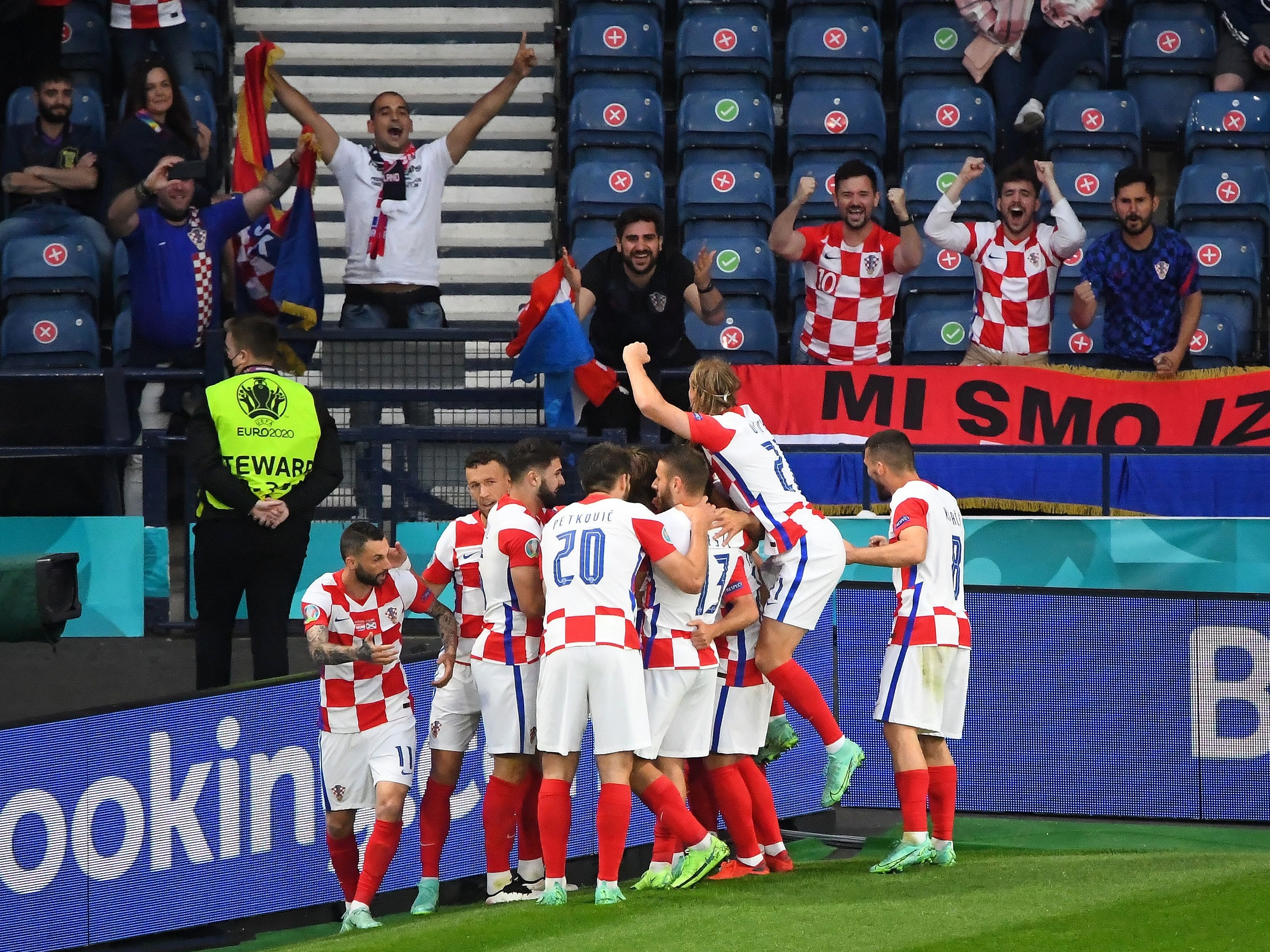 Futebol Croata Comemora Depois Que Croácia Derrotou Inglaterra Sua