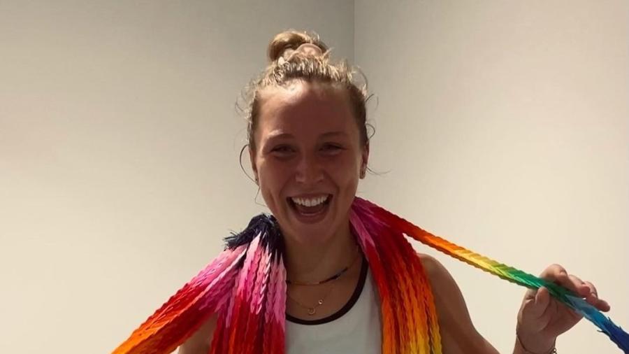 Nike Lorenz, capitã do time de hóquei feminino da Alemanha, recebeu autorização para usar faixa com símbolo do arco-íris - Reprodução/Instagram