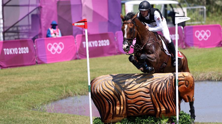 Robin Godel cavalga Jet Set durante as Olimpíadas de Tóquio - Behrouz Mehri/AFP