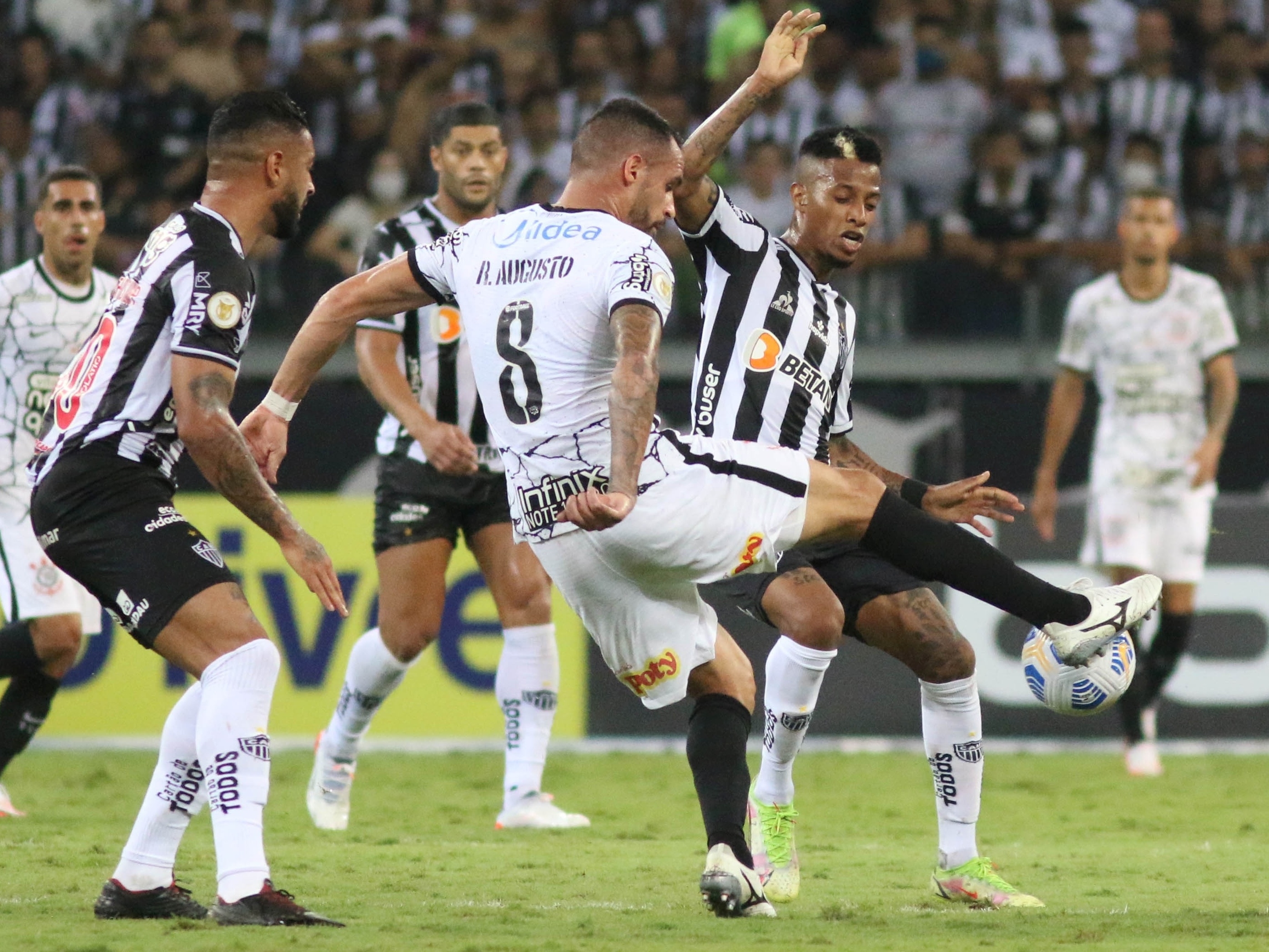 Renato Augusto joga hoje? Os lesionados e suspensos do Corinthians