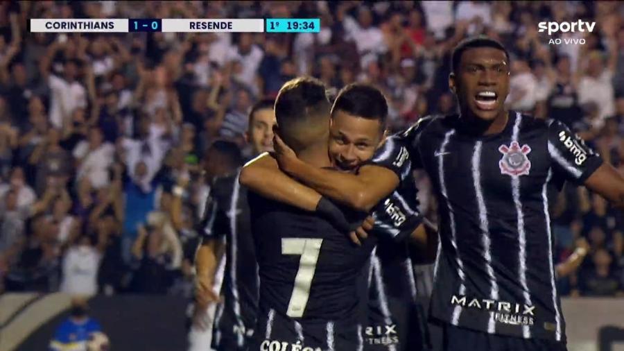 Matheus Araújo comemora gol do Corinthians contra o Resende, pela Copinha - Reprodução/Sportv