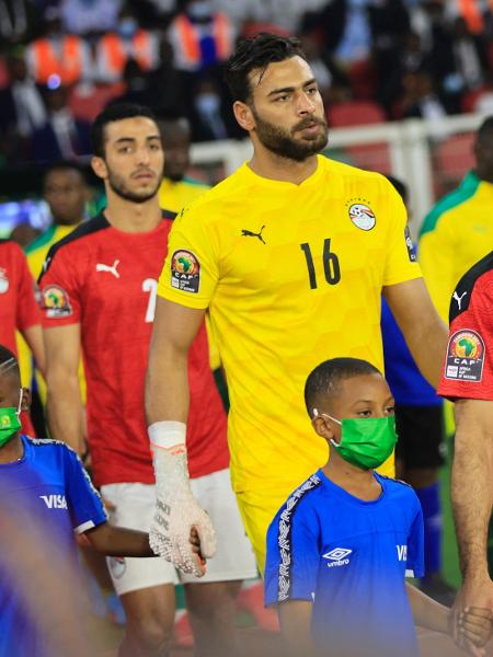 Mo Salah e Gabaski entram em campo pela seleção do Egito na final da Copa Africana de Nações - REUTERS/Thaier Al-Sudani