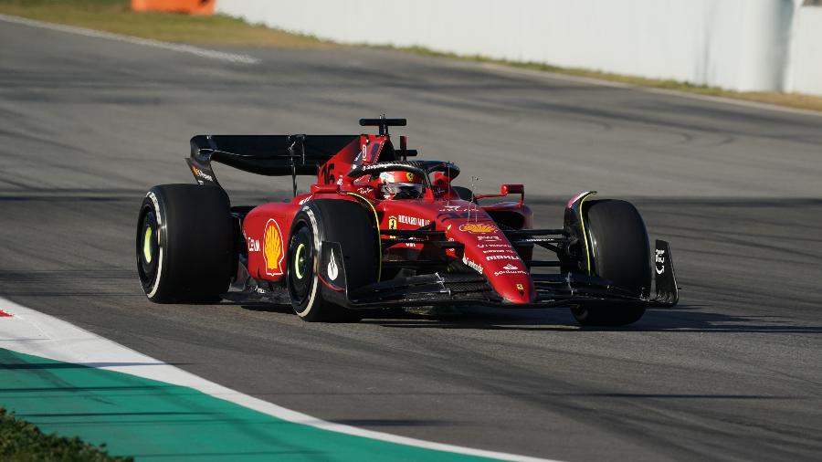Charles Leclerc testou o carro da Ferrari para a temporada 2022 e ficou com a volta mais rápida do segundo dia de testes - Hasan Bratic/picture alliance via Getty Images