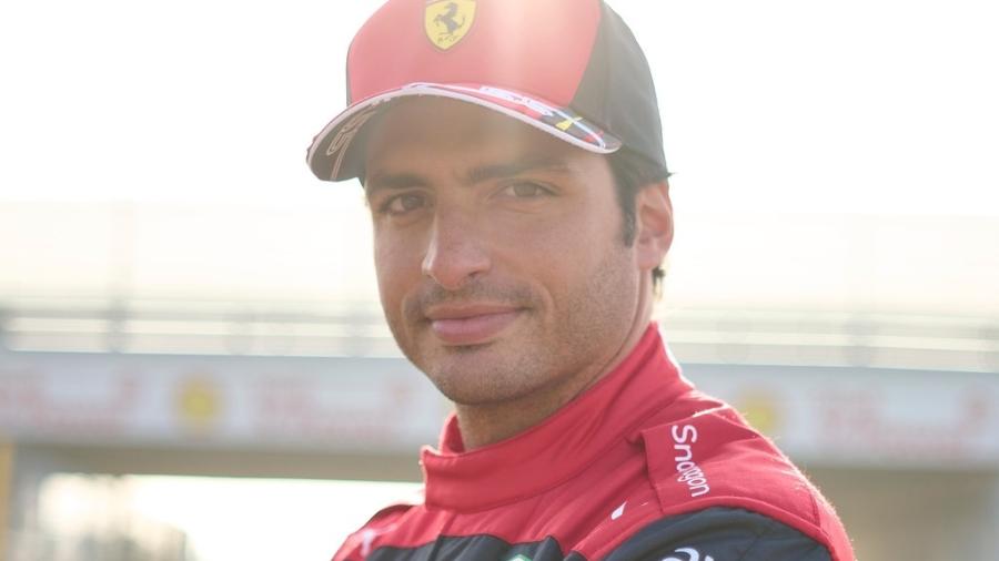O espanhol Carlos Sainz, que renovou o contrato com a Ferrari até o fim da temporada 2024 - Ferrari