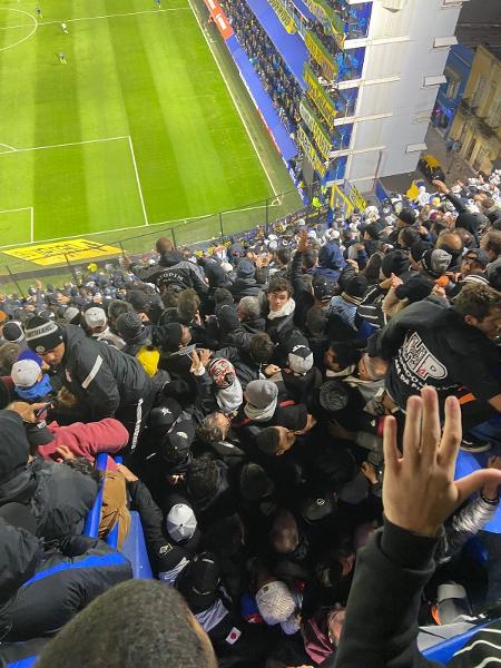 Torcedores do Corinthians enfrentaram problemas na Bombonera, estádio do Boca, durante jogo da Libertadores - Ricardo Martins/ Arquivo pessoal 