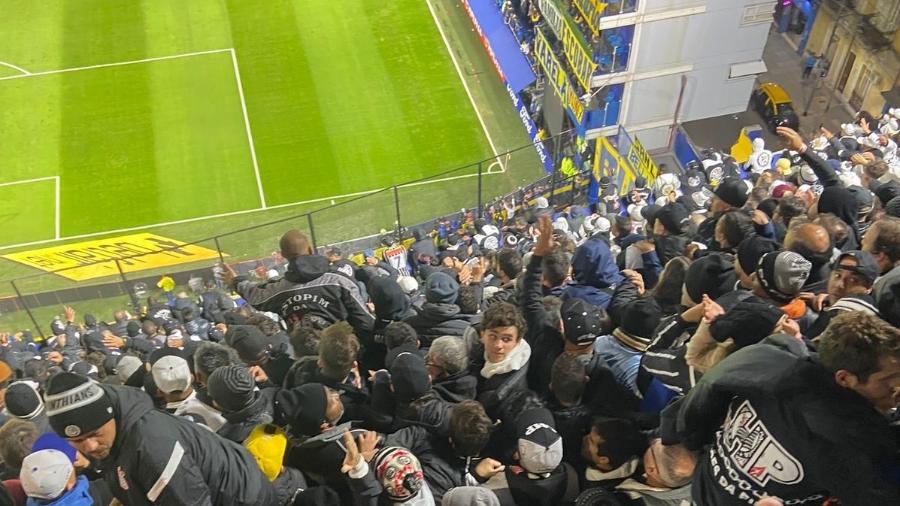 Torcedores do Corinthians enfrentaram problemas na Bombonera, estádio do Boca, durante jogo da Libertadores - Ricardo Martins/ Arquivo pessoal 