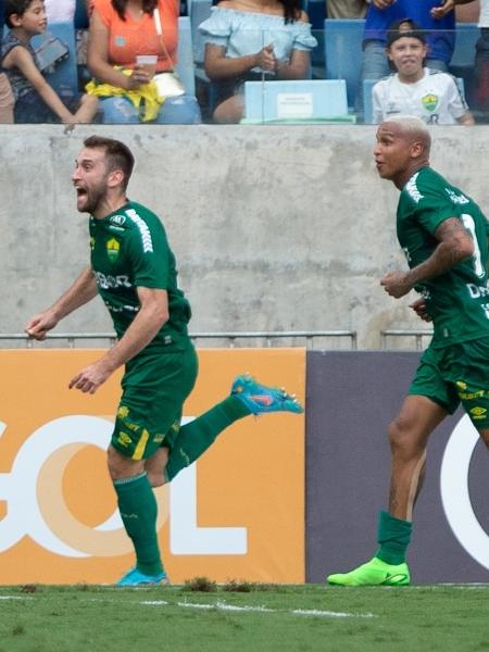 Alan Empereur comemora gol marcado pelo Cuiabá contra o Coritiba pelo Campeonato Brasileiro 2022 - Gil Gomes/AGIF