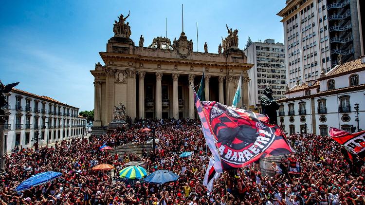 Thousands of people gathered in downtown Rio with Flamengo's electric trio - Gilvan de Souza / Flamengo - Gilvan de Souza / Flamengo