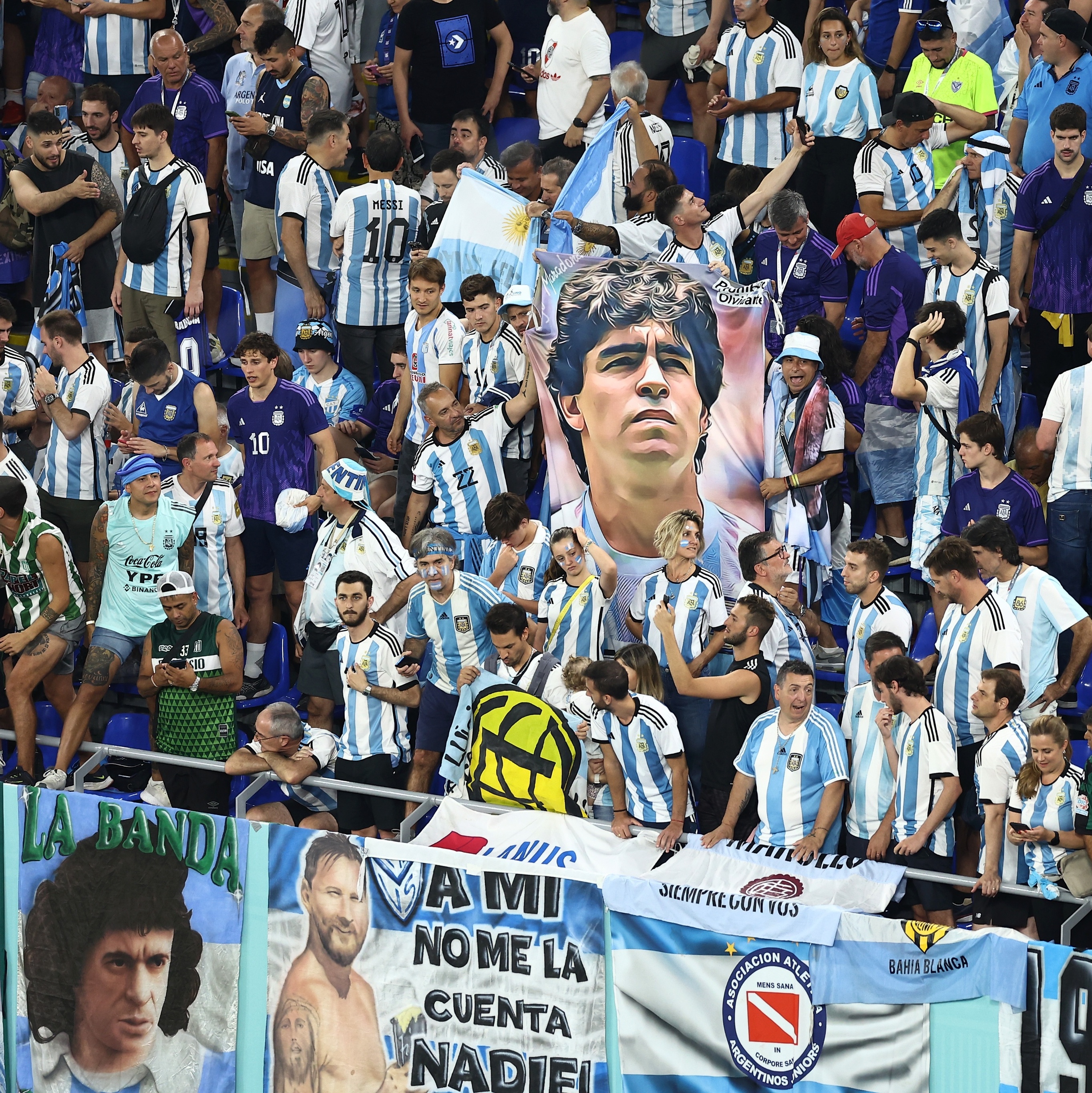 Assista à torcida da Argentina cantando em jogo da Copa