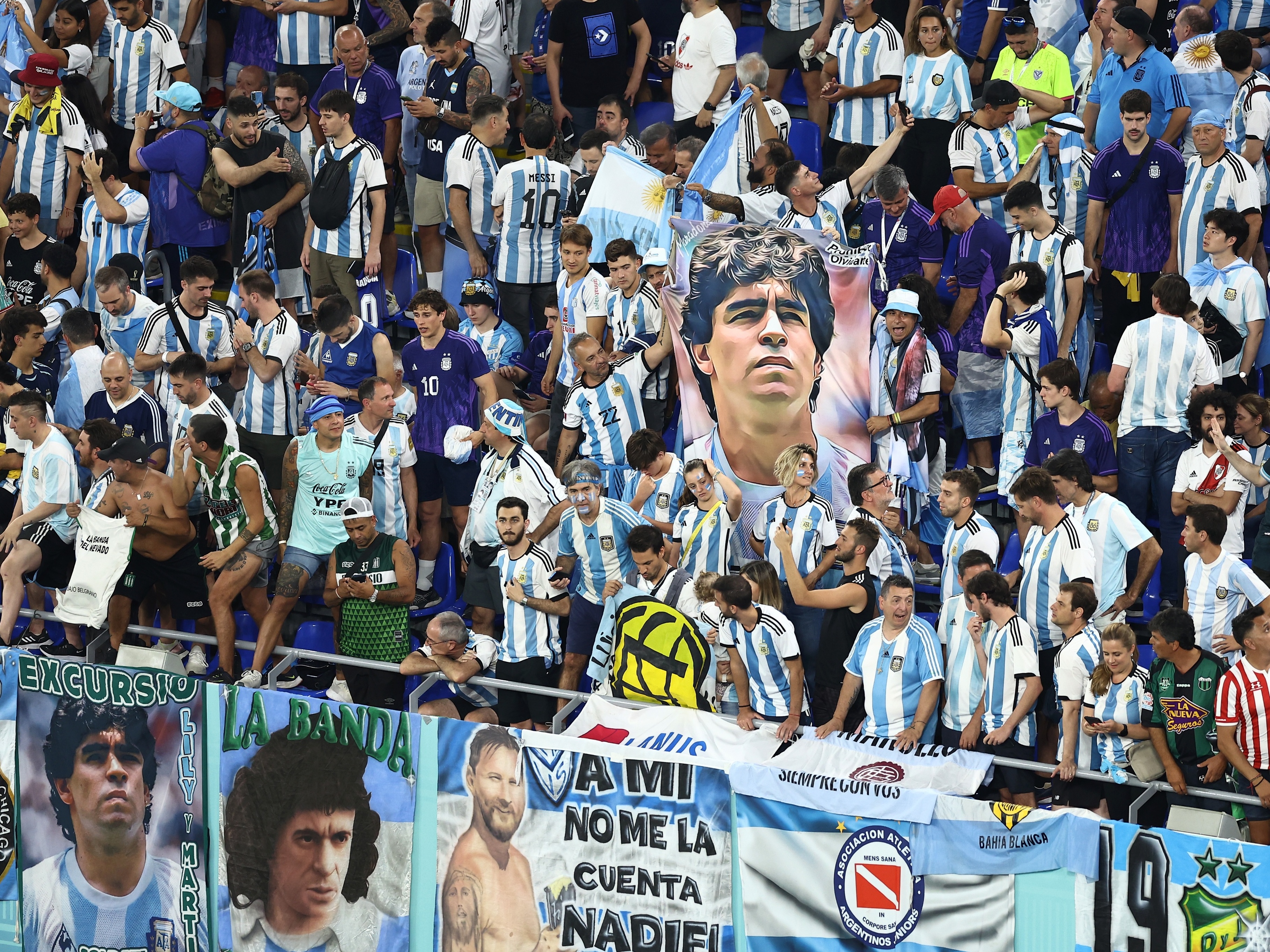 Assista à torcida da Argentina cantando em jogo da Copa