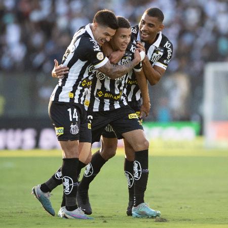 Deivid Washington comemora gol da vitória contra o Vasco - JORGE RODRIGUES/ESTADÃO CONTEÚDO