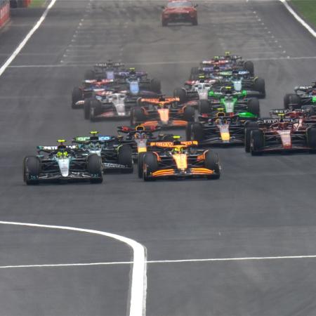 Hamilton tomou a ponta na largada da sprint do GP da China Hamilton tomou a ponta na largada da sprint do GP da China