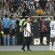 'É uma loucura': a reação após árbitros levarem 10 minutos para anular gol