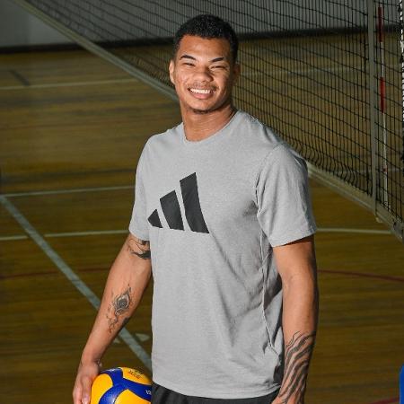 Darlan Souza, do vôlei, acerta patrocínio com a adidas